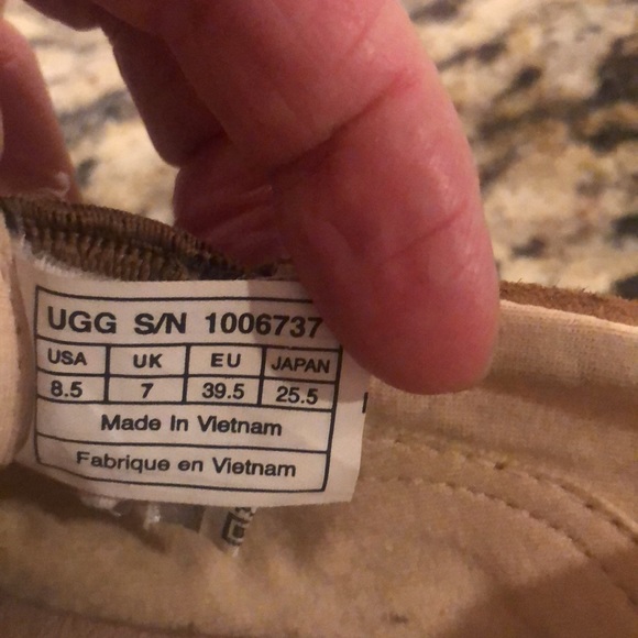 UGG SLIP ON SHOES SZ 8.5 - Picture 7 of 10